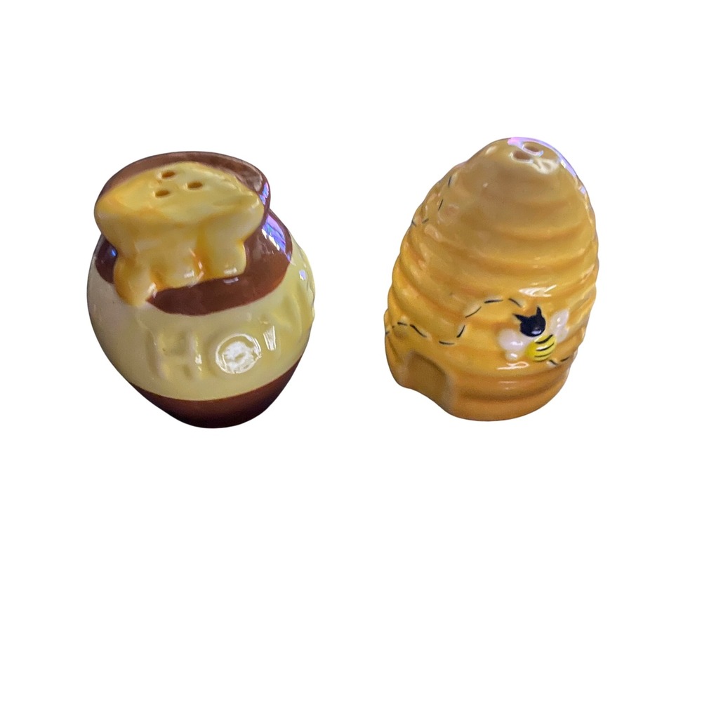 Cracker Barrel Beehive and Honey Pot Ceramic Salt and Pepper Shaker Set Yellow